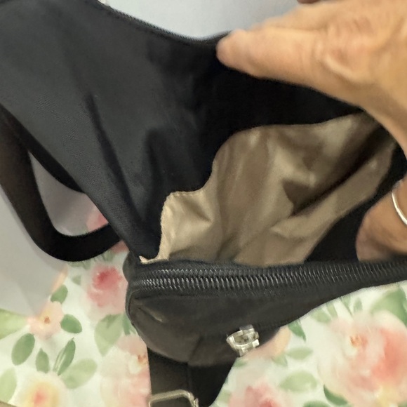 Baggallini Sleek Black Crossbody Bag - Picture 3 of 5